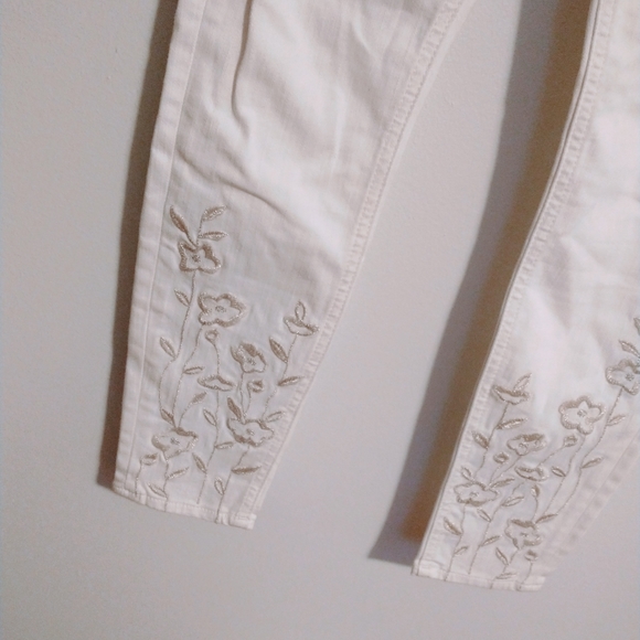 miss me white jean embroidered hem size 25. Skinny ankle - Picture 3 of 5